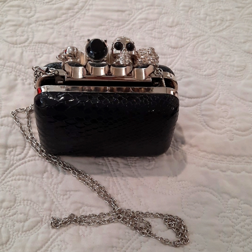 Crossbody black snakeskin print with skulls. Super cute!!